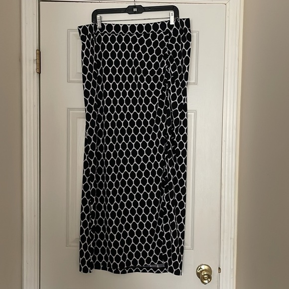 NWT Lane Bryant Womens Size 18/20 Black White Stretch Maxi Skirt with Slit - Picture 1 of 6